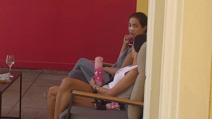 Pored ovakvih prijatelja, neprijatelji Aneli ne trebaju: Poršelina s Laurom ćaska o Đukićevim sposobnostima u krevetu! (VIDEO)