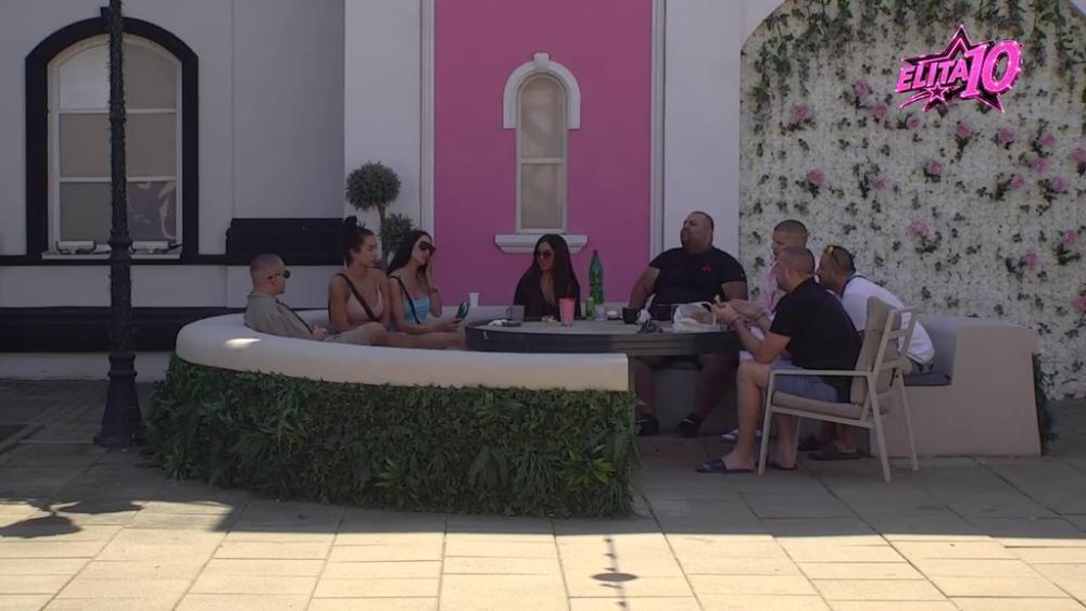 Poršelina NE PRESTAJE DA DROBI o s*ksu sa Carem! Filip će doživeti pomračenje kad se probudi (VIDEO)