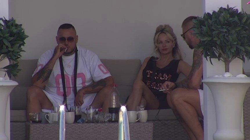 Briješ li se dole?! Janjuš i Car rešetaju Mirjanu pitanjima: Nisu joj dali da se izvuče, krenuli pravo u intimu! (VIDEO)