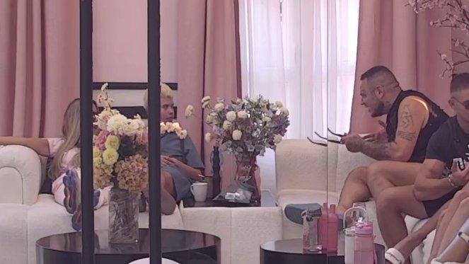ANELI ZAVRŠILA KOMUNIKACIJU SA CAREM: On joj stavio do znanja da od toga nema ništa (VIDEO)