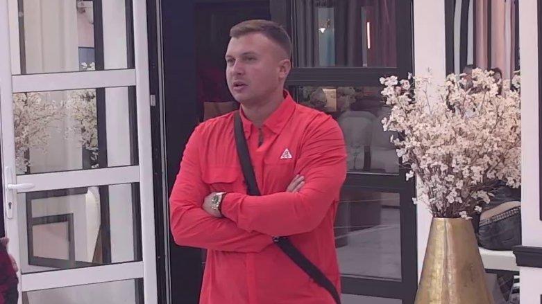 Što ljubomoriše, ako neće vezu? Karić razvezao jezik i brutalno komentarisao Đukića, otrovne strelice već lete! (VIDEO)