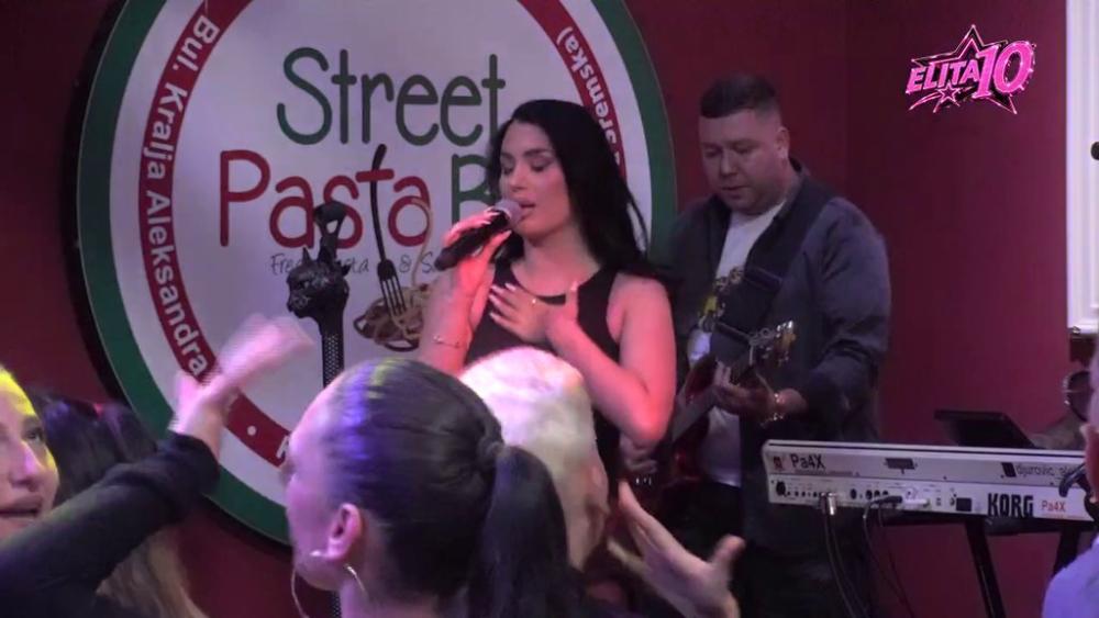 Sikter, sikter, baj, baj! Zorana Mićanović digla sve na noge, svojim hitom zakuvala atmosferu na žurki (VIDEO)