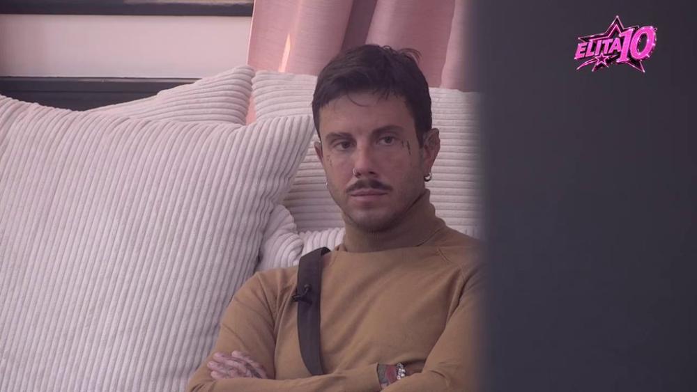 On postaje Bebica: Đukićevo ponašanje ne prestaje da šokira, takmičari misle da je spreman na sve da bi bio sa Aneli! (VIDEO)