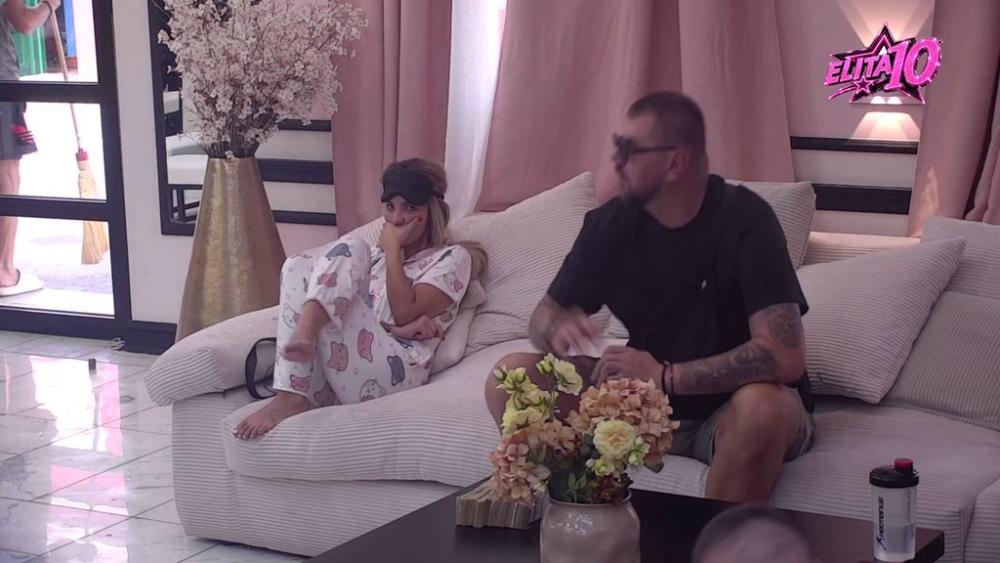 PRST U OKO ĐUKIĆU! Filip je sinoć ostavio Aneli zbog Janjuša, ona danas sela pravo pored njega i TRAŽILA MU USLUGU (VIDEO)