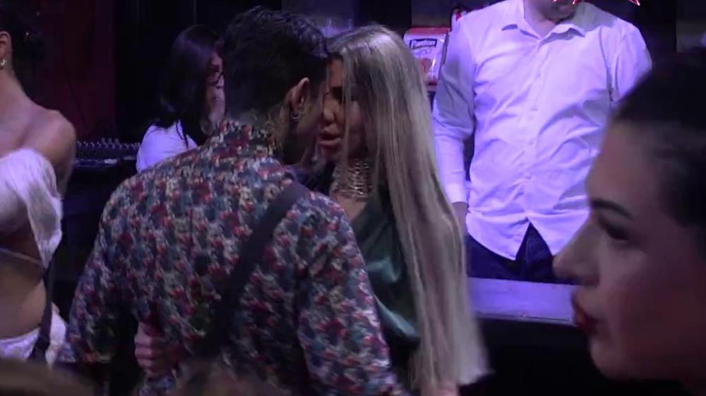 PALO POMIRENJE! Aneli i Filip ponovo u strastvenom zagrljaju (VIDEO)