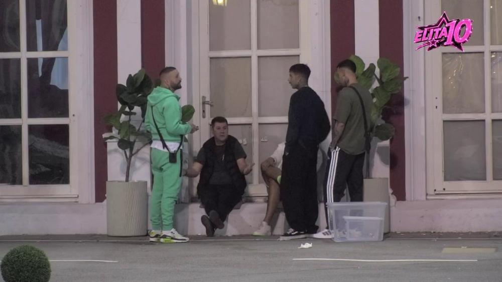 Veza vam je blam! Đukićeva ekipa pokušava da mu otvori oči: Ukazali mu gde greši u odnosu sa Aneli i Laurom, on tera po svom (VIDEO)