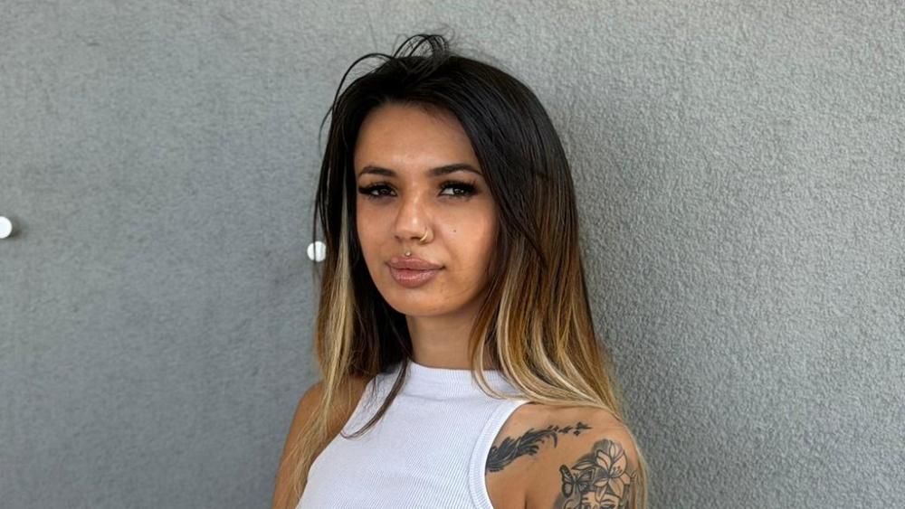 Ne izlazi bez biber spreja! Nova učesnica Elite 10 navodi da ne voli da se svađa, a ŠOKIRAĆETE se kad vidite šta smo sve pronašli u njenoj torbi (FOTO+VIDEO)