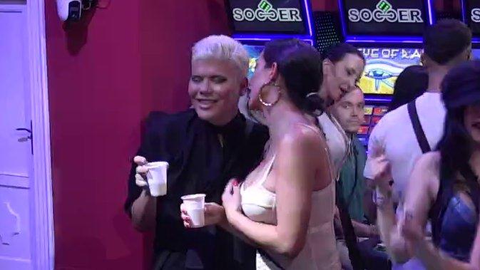 Laura Prgomet smislika taktiku: Ovako planira da zavede Stefana Karića! (VIDEO)
