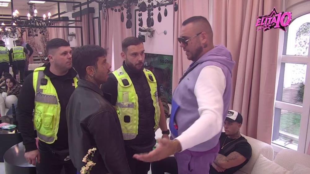 SUKOB ESKALIRAO! Đukić digao glas na Cara, on mu uzvratio tri puta jače: Još jednom se umešaj, imaćemo problem (VIDEO)