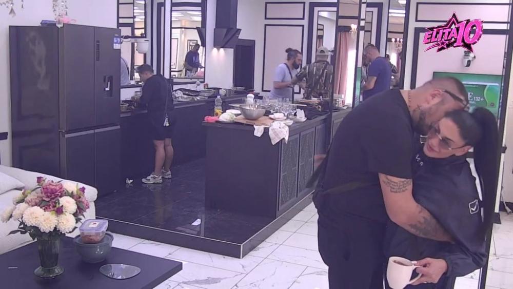 Opa! Filip Car sčepao Aleksandru Jakšić, pa je strastveno poljubio u vrat! (VIDEO)