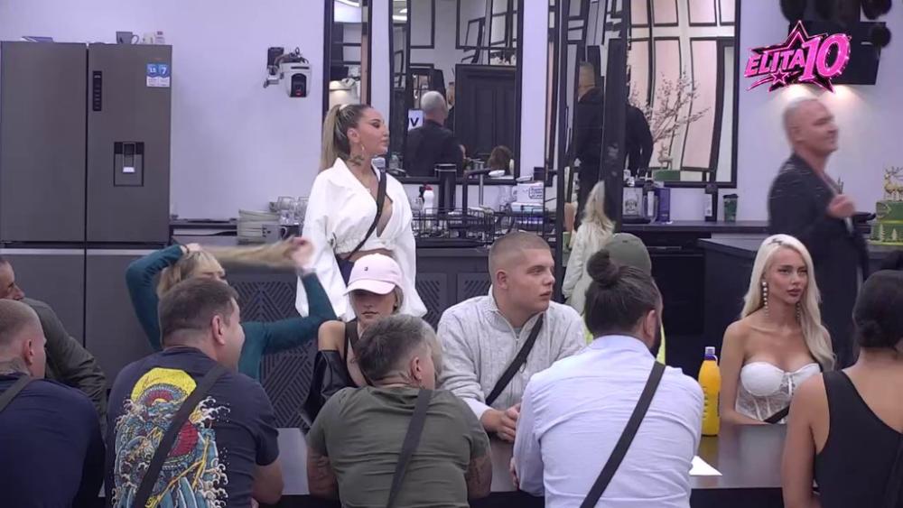 Bez dlake na jeziku! Aneli uverena da je Carev dobar odnos sa Janjušem i Dačom lažan! Besna kao ris! (VIDEO)
