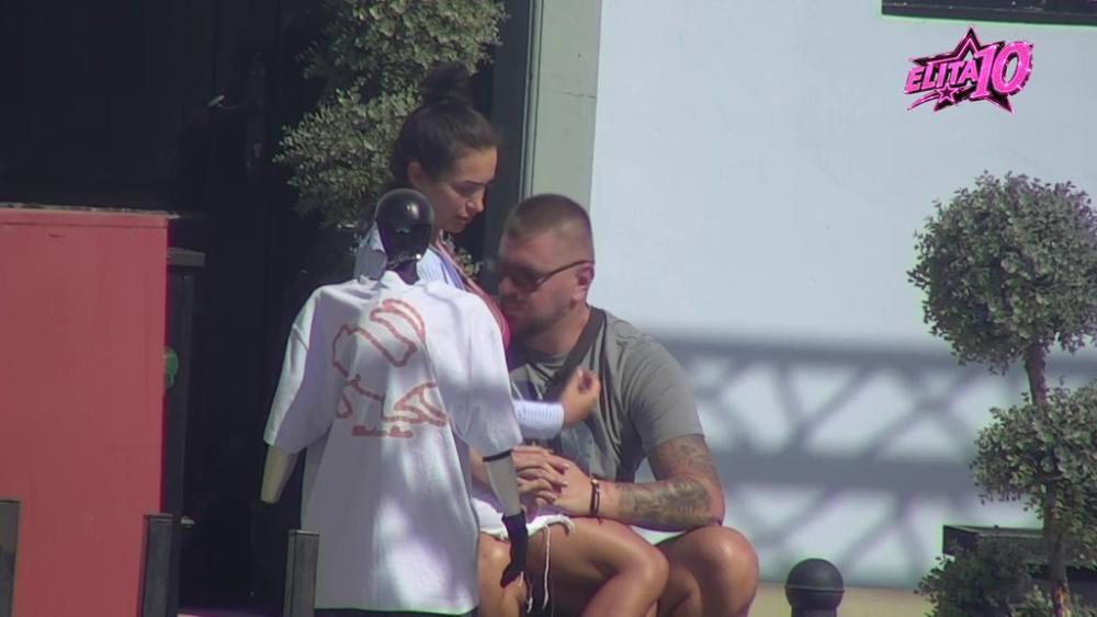 Prešao sa reči na dela! Janjuš IZLJUBIO Lauru PO GRUDIMA, ona se nije bunila! Ljubav puca (VIDEO)