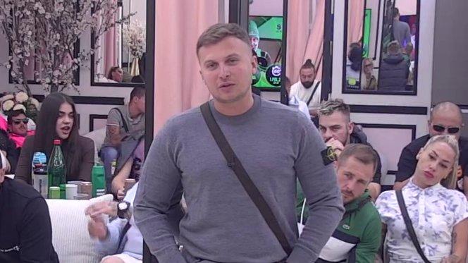 Ušao je s punim rezervoarom, ali brzo se prazni: Karić siguran da će ove sezone gledati Carov sunovrat, lete otrovne strelice! (VIDEO)