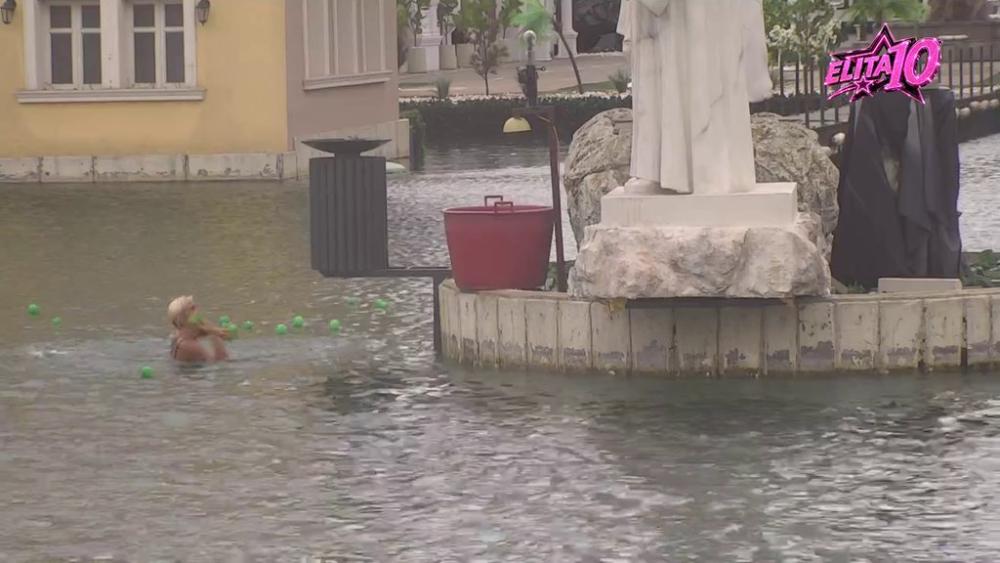 Jasenka više provela u vodi nego na čamcu! Tokom izazova upala u jezero, pa nastavila da se kupa (VIDEO)