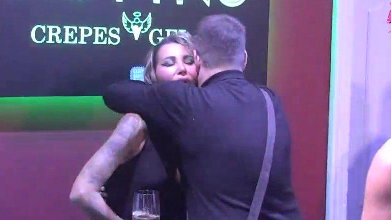 Preokret kom se nikom nije nadao: Ivan Marinković priznao da voli Aneli, izgrlio je i oprostio joj sve uvrede! (VIDEO)