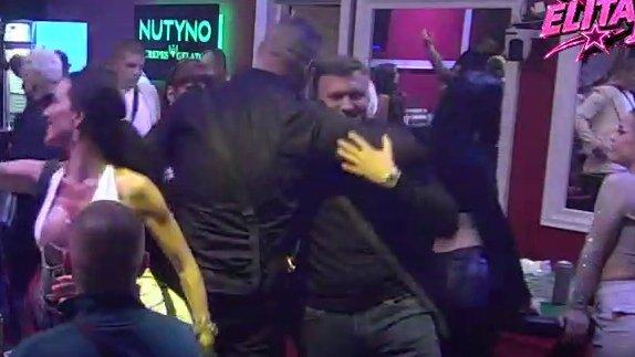 Šok scena u kazinu! Car pecnuo Karića, pa se izgrlili nasred žurke (VIDEO)