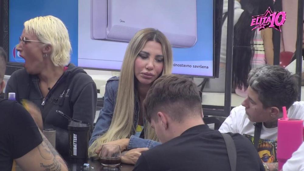 Ona je žena bez adrese! Dača ubacio u petu brzinu, ispalio rafal uvreda na račun Aneli: Nije volela nijednog muškarca (VIDEO)
