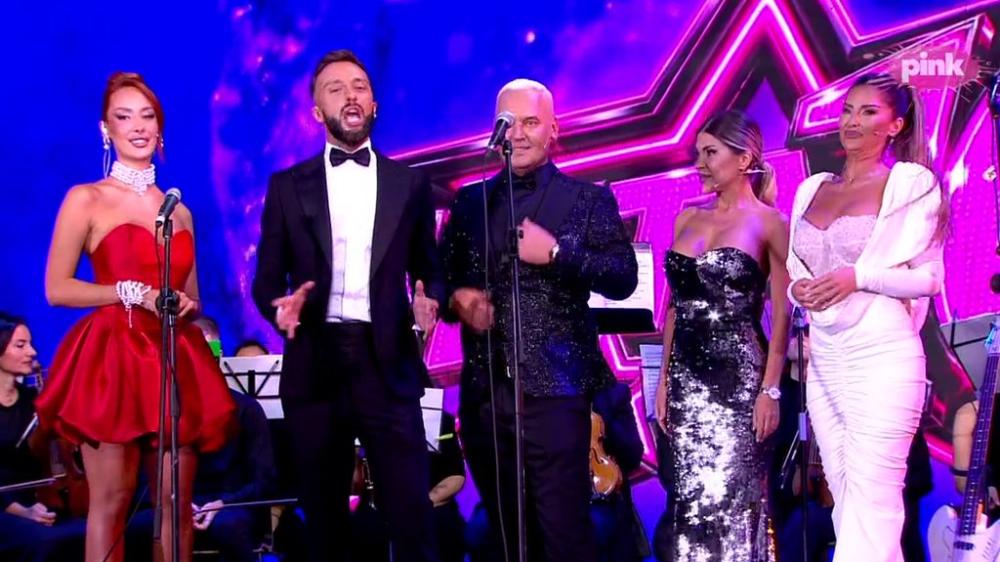 Spektakularni stajlinzi voditelja Elite: Pozdravili gledaoce, pa proglasili početak jubilarne sezone! (VIDEO)