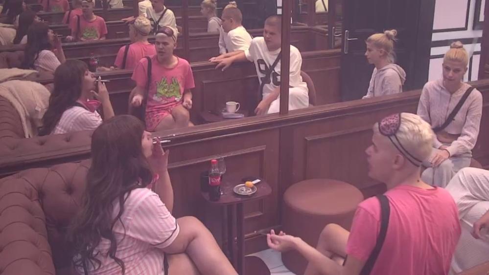 Mora da ima neki nivo: Uroš ne vidi razliku između Cara i Alibabe, vređa ih kako stigne! (VIDEO)