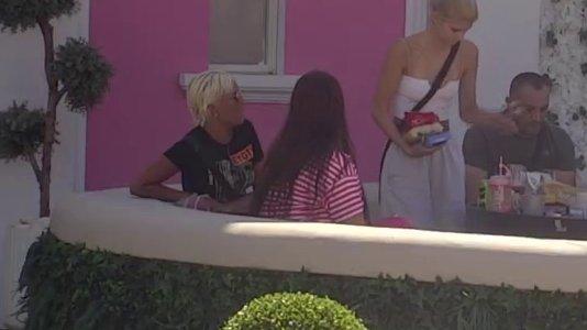 Ohladila si se od mene, prestala si da me voliš? Miljana sumnja u Jasenkinu ljubav, hit scene u dvorištu (VIDEO)