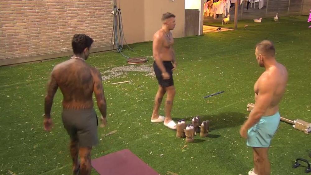 Zbog ljubavnih problema rešio da se baci na trening: Đukić utehu pronašao u tegovima! (VIDEO)
