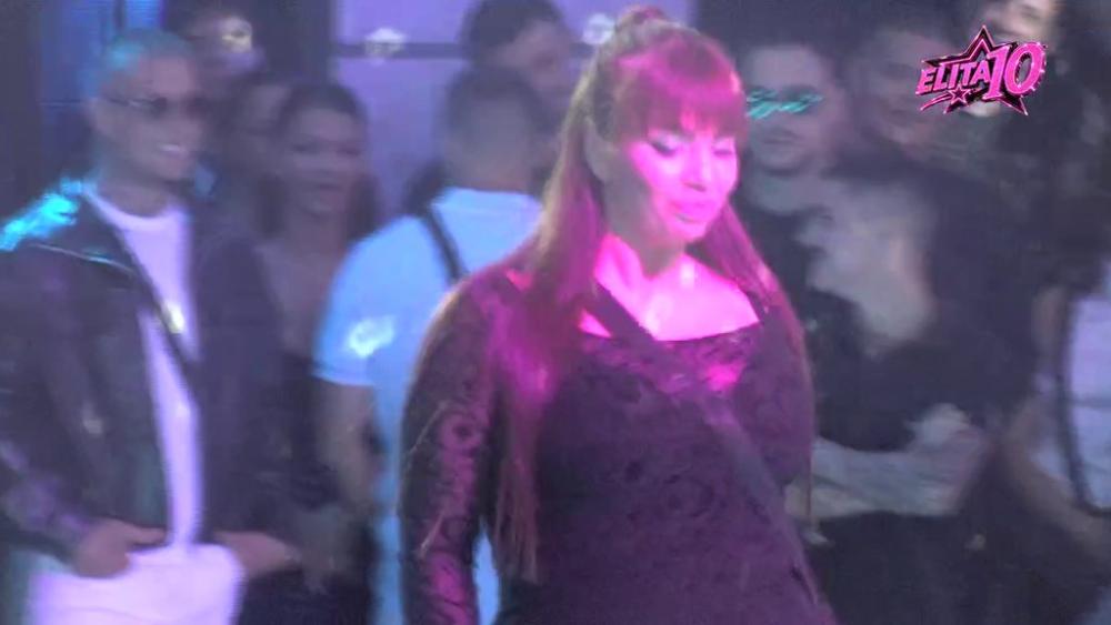 Ta mala stvarno grmi: Miljana Kulić svojim performansom oduševila učesnike na početku izbora za Mis i Mistera Elite 10! (VIDEO)