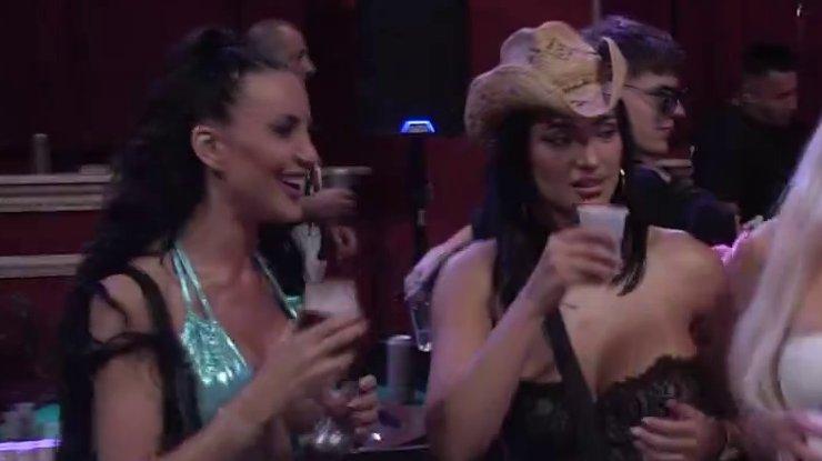 Zaboravila da kamere snimaju! Laura se poverila Poršelini za Đukića, pa šifrovano poručila Dači da obrati pažnju (VIDEO)