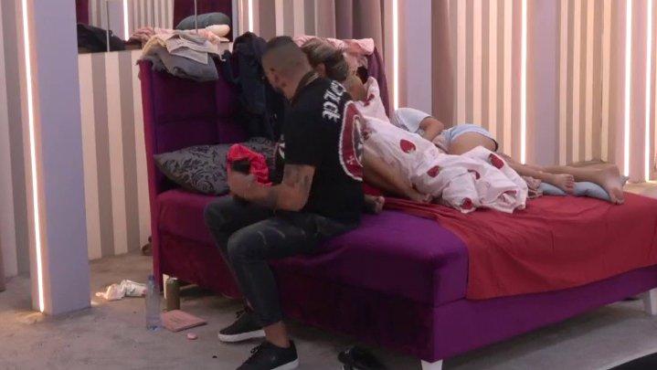 Doleteo do Dabrice: Filip Car rešio da uteši Aneli, nju glava boli od rane zore! (VIDEO)