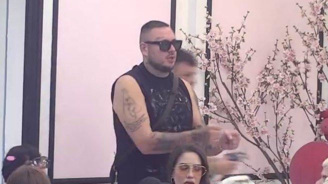 Filip Car ponovo promenio ploču: Štiti flert Aneli i sebe od svih ostalih, takmičari ostali u šoku! (VIDEO)