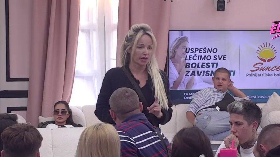 MASIRAO SAM TE! Burek izbacio Zuziju iz takta, evo kako ga je ućutkla (VIDEO)