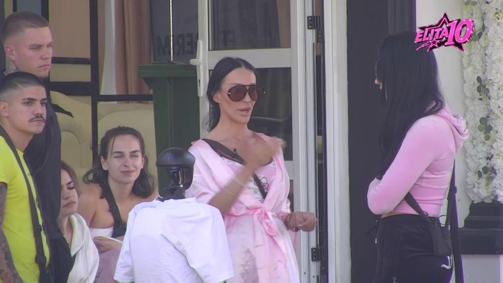 To su ljigavci: Poršelina ne može očima da gleda družinu Pere Kvržice, spremna da ih uništi!