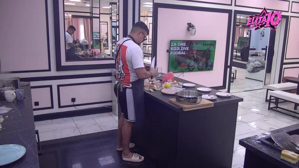 KUVAJTE SA TERZOM: Otrkio bez čega nikada ne sprema obroke (VIDEO)