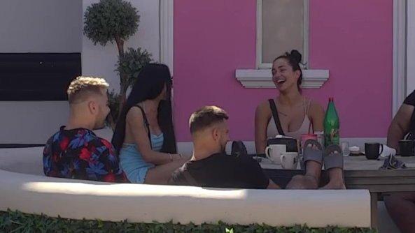 Drugarice, lažljivice! Laura napustila Slađino prisustvo nakon što je shvatila da je BILA INTIMNA SA CAREM! Poršelina kao da je osvojila NOBELA (VIDEO)