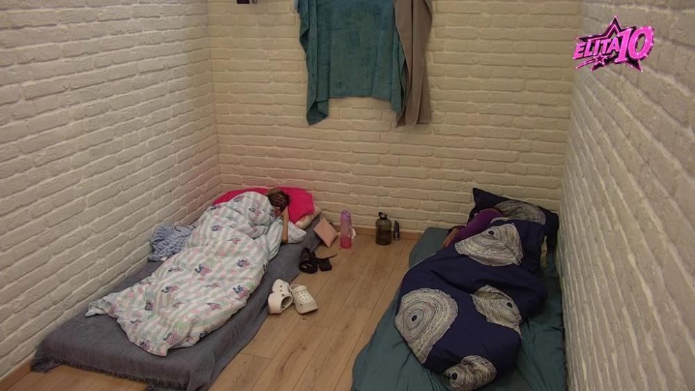 I u snu, okrenuti jedno ka drugom: Aneli i Car ovim dokazali sve (VIDEO)