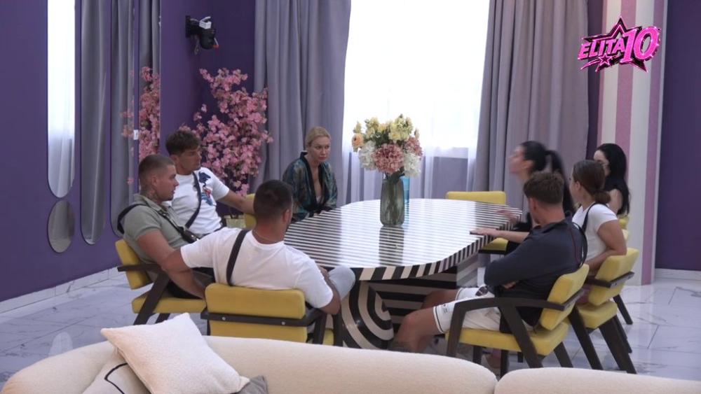 Spreman je da nam zavuče zbog devojke, umiljava se starim igračima! Odabrani žestoki, ispljuvali cimera za sve pare (VIDEO)