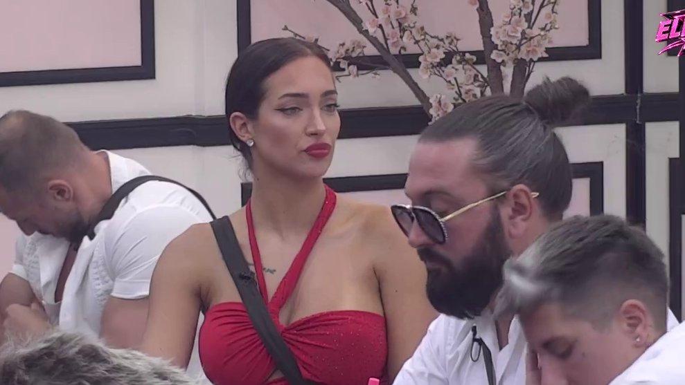 TI SI FEMME FATALE, A TO SU BILE NESREĆNE ŽENE! Ukućanka otkrila šta misli o Lauri, pa poručila: Fokusiraj se na jednu osobu (VIDEO)