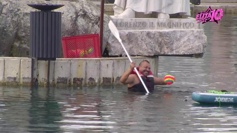 Burek se POKVASIO! Pao sa daske pravo u jezeru, ovo će biti viralno (VIDEO)