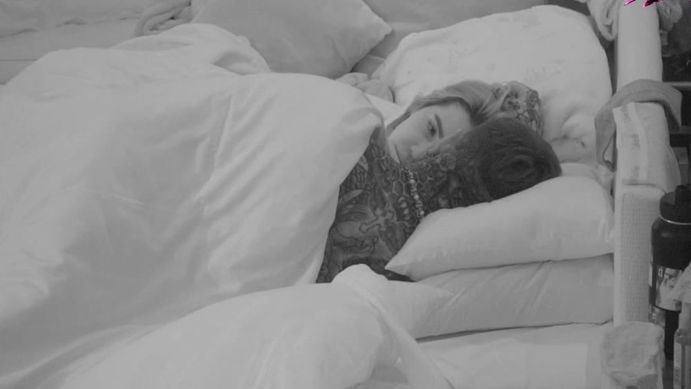 Aneli i Filip na svom terenu, ljube se i šapuću pred spavanje! On se topi, ona poručuje nakit (VIDEO)