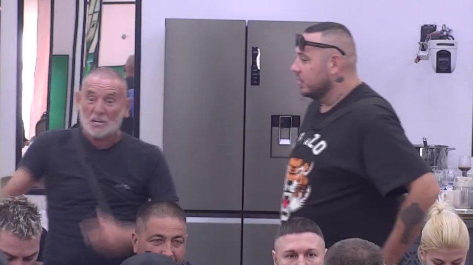 Sve se ori za crnim stolom: Tenzija tokom podele budžeta ne popušta, Filip Car i Lepi Mića zaratili pred svima zbog malog budžeta (VIDEO)
