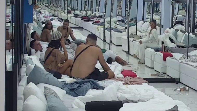 PALI, METLO! Laura počela da obigrava od muškarca do muškarca, Terza je isponižavao najstrašnije! (VIDEO)