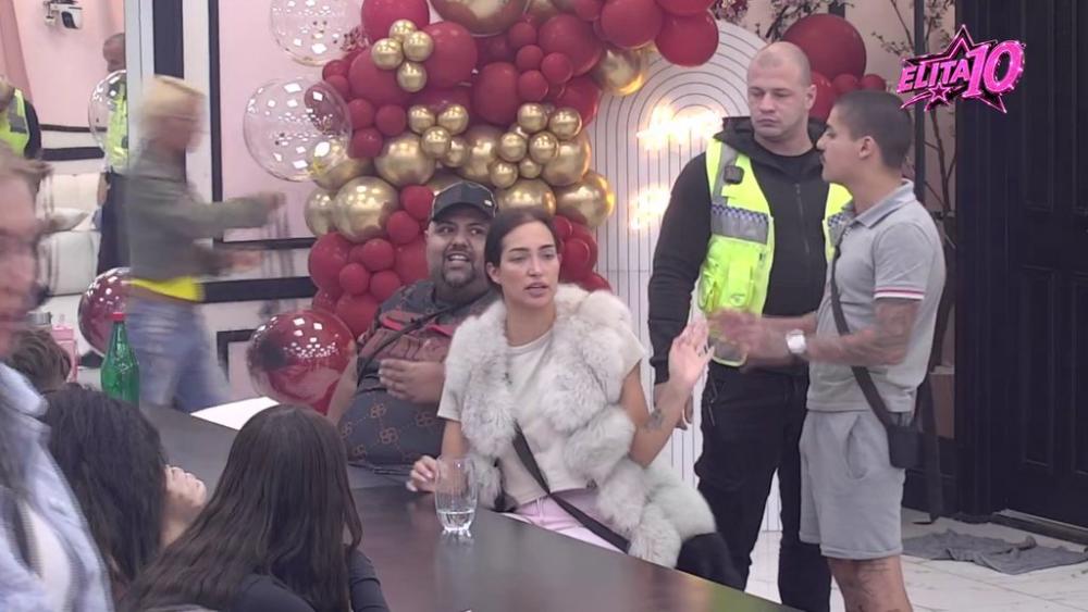 OBEZBEĐENJE ODMAH REAGOVALO! Vasilije i Đole Kralj ušli u sukob zbog soka, pa raspalili rafal uvreda jedno drugom (VIDEO)