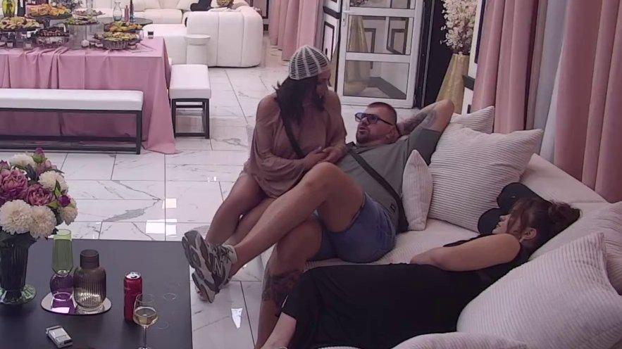 Prve varnice već sevnule: Janjuš i Laura započeli flert pred svima, Vanja otišla totalno u zaborav, pa maloletna Jovana otkila kome je rasturila brak! (VIDEO)