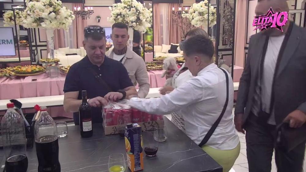 Odmah pohrlili i krenuli da se grabe: Veliki šef ponovo iznenadio učesnike Elite! (VIDEO)