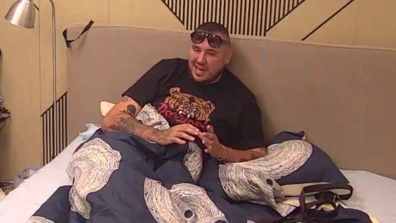 Car ne štedi reči! Opleo po Kariću i njegovoj družini kao nikad do sada: Oni svi sede zajedno, a... (VIDEO)