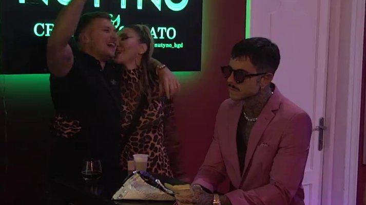 Tako blizu, a tako daleko! Aneli i Đukić na korak jedno od drugog, ali se ignorišu sve vreme (VIDEO)