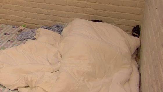 Ne zna se da li je kraće trajala veza ili raskid: Pomirili se Đukić i Aneli, poljupci pljušte pod pokrivačem! (VIDEO)