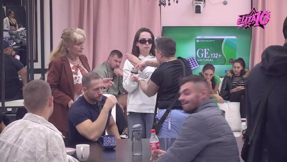 Matora krenula da RIBA I PROZIVA Olgu  pred punim stolom! Mića odmah skočio da je odbrani (VIDEO)