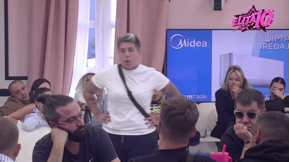 ODGOVORILA ANĐELI ODMAH: Matora pokazala zube, pomenula prijateljstvo sa Carem, pa svima stavila do znanja šta misli o Đukiću (VIDEO)