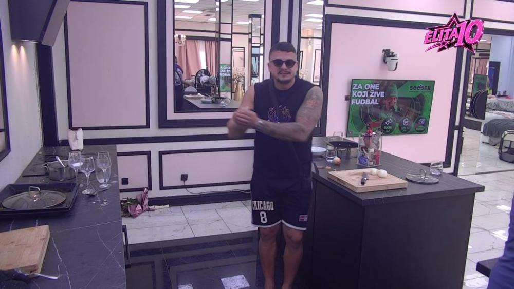 Oglasio se Veliki šef: Takmičari poskalali iz kreveta, a evo zbog čega (VIDEO)