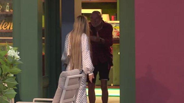 Puče tikva: Mića žestoko izvređao Aneli, ori se imanje od svađe bivših prijatelja! (VIDEO)